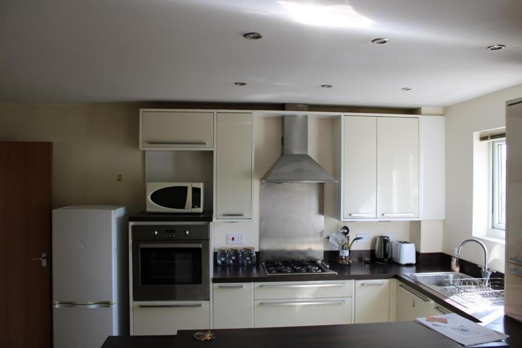 Two Bedroom Apartment, Free Parking, Close To Uclan And Free Wifi プレストン エクステリア 写真