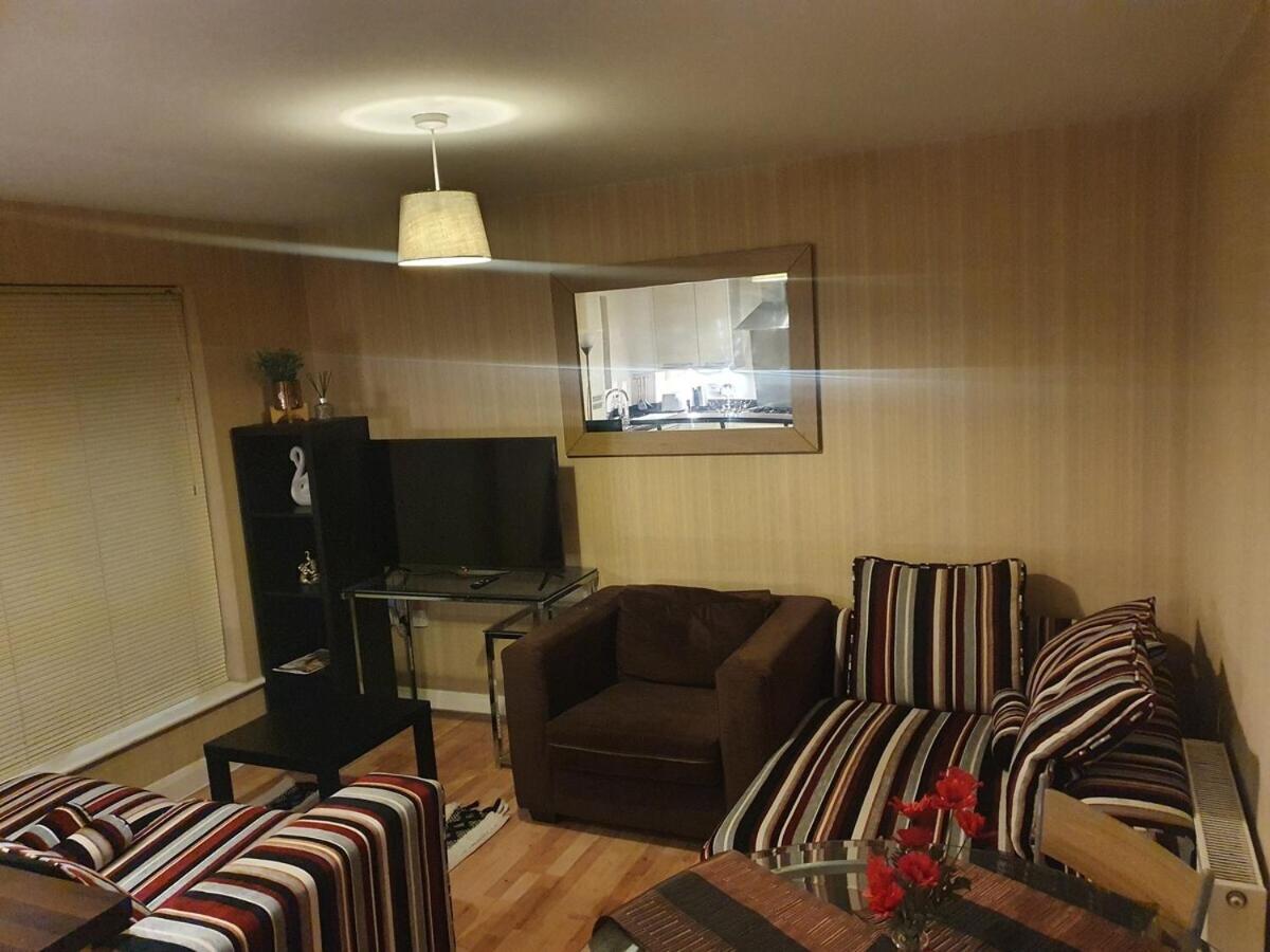 Two Bedroom Apartment, Free Parking, Close To Uclan And Free Wifi プレストン エクステリア 写真