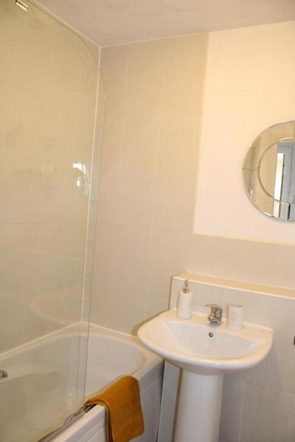 Two Bedroom Apartment, Free Parking, Close To Uclan And Free Wifi プレストン エクステリア 写真