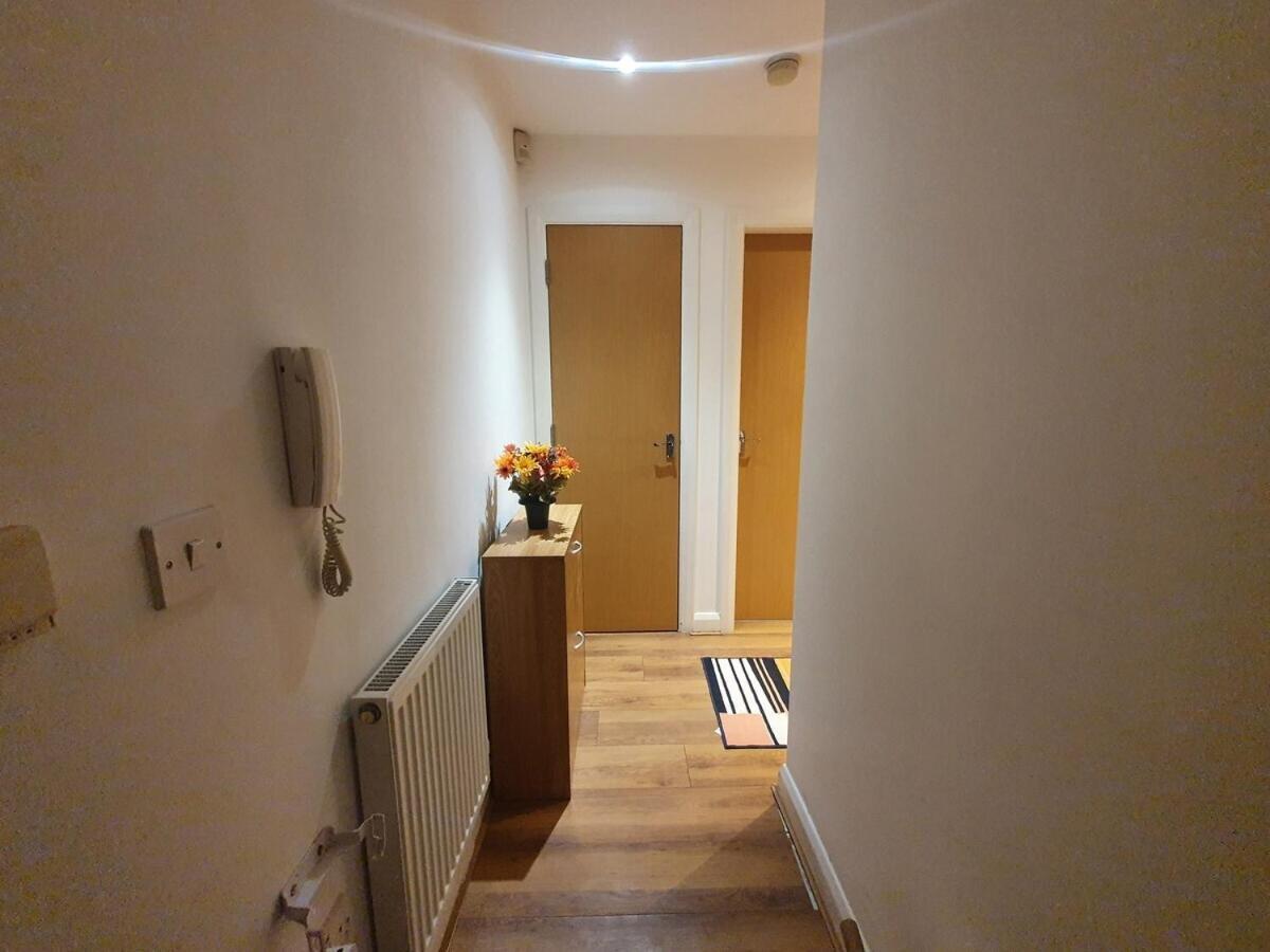 Two Bedroom Apartment, Free Parking, Close To Uclan And Free Wifi プレストン エクステリア 写真